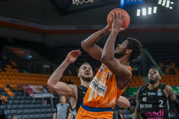 焦灼的英超 焦灼的英超