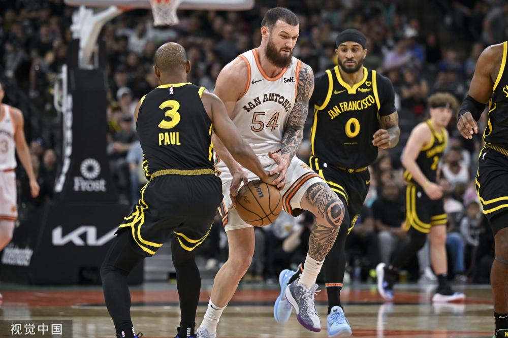 多名球员在 多名球员在